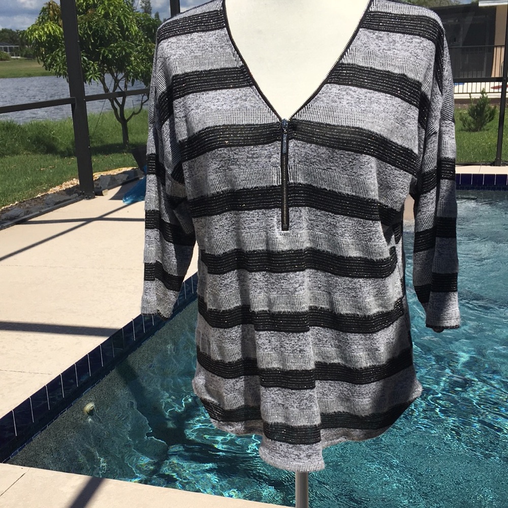 89th + Madison Black Gray Silver Striped V-Neck Top with Crystal Zipper SZ M. S